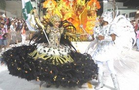 Campeã Aliança leva reis e rainhas para bailar na avenida