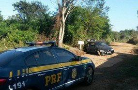 Jovem bate carro ao fugir da PRF em Erval Velho