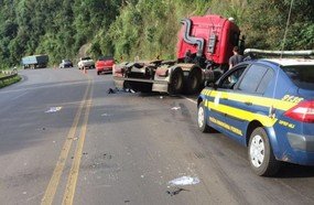 Motociclista morre em colisão frontal com caminhão na BR-282