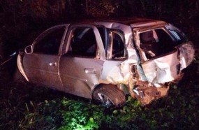 Jovem fica ferido em capotamento na BR-282