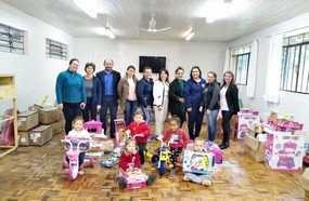 Secretaria entrega brinquedos nas unidades de educação infantil