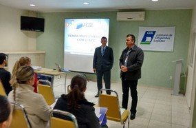 Workshop promovido pela CDL arrecada latas de leite para doação