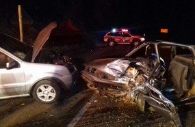 Motorista fica preso às ferragens em colisão na BR-282