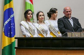 Comitiva de Ouro usa tribuna da Alesc para divulgar Festa do Colono