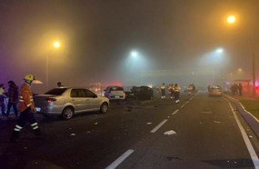 Engavetamento deixa 8 mortos e mais de 20 feridos no Paraná