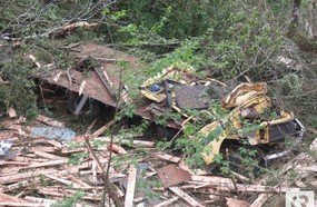 Motorista morre após despencar com caminhão em ribanceira