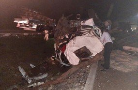 Caminhão carregado com frios tomba em Erval Velho
