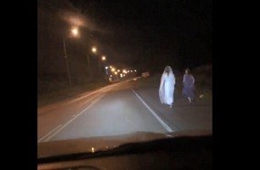Noiva perambulando em rodovia de madrugada assusta motoristas