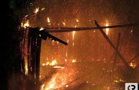 Incêndio destrói casa no bairro Tobias em Joaçaba