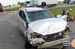 Colisão deixa duas pessoas feridas no trevão de Irani