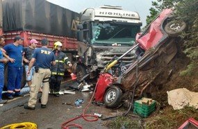 Motorista fica gravemente ferido ao ser prensado por carreta
