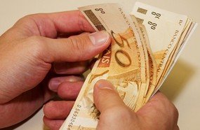 Governo vai antecipar segunda parcela do 13º e salário de dezembro