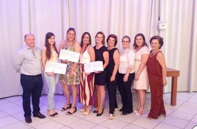 Professores e gestores da educação de Joaçaba recebem prêmios