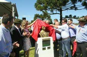 Governador inaugura pavimentação entre Treze Tílias e Iomerê