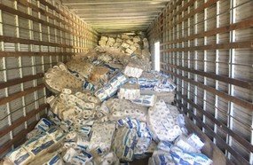 Carreta carregava 3,5 toneladas de camarão escondidas em carga