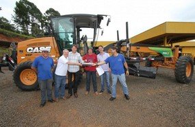 Joaçaba recebe motoniveladora do governo federal