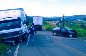 Colisão frontal em Água Doce deixa motorista ferido