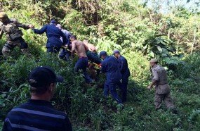 Bombeiros resgatam jovem que se jogou da ponte