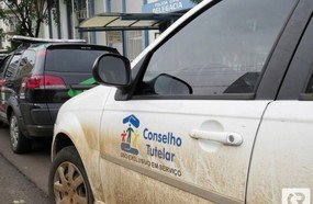 Adolescente foge da escola após se automutilar com lâmina