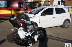 Motociclista fica ferido ao ser atingido por carro em Herval