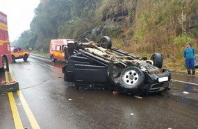 Capotamento deixa motorista ferido em Tangará