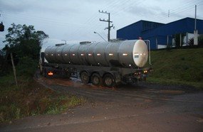 Vereador volta a cobrar melhorias para rua do Distrito Industrial