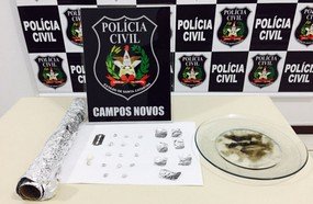 Jovem é preso ao ser flagrado embalando drogas em CN