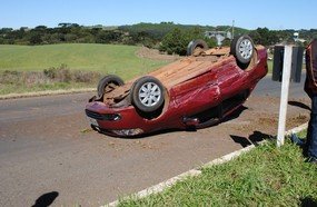 Veículo capota em Campos Novos