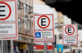 Novas placas e vagas demarcadas no trânsito de Joaçaba