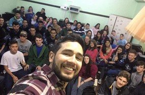 Futuro médico esclarece dúvidas e emociona em palestras