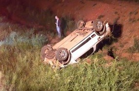 Capotamento deixa motorista ferido em Campos Novos