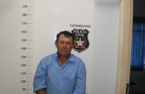 Valentão que agredia família é preso por porte ilegal de arma