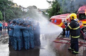 Piratuba e Ipira formam 2ª turma de Bombeiros Mirins