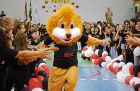 Polícia Militar comemora 20 anos do Proerd com formatura de alunos