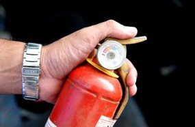 Denatran adia multa para extintor antigo