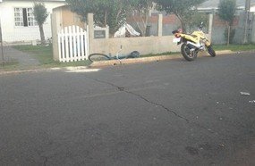 Ciclista fica ferido ao ser atropelado por motocicleta
