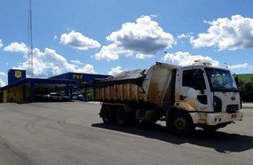 PRF flagra caminhão com excesso de peso em Campos Novos