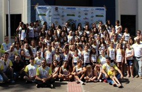 AJOV entrega uniformes adquiridos com recursos do Ministério do Esporte