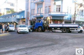 Acidente na Avenida XV complica ainda mais o trânsito