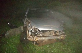 Colisão entre carro e caminhão deixa três feridos na Curva da Santa
