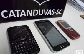 Polícia recupera celulares furtados em residências