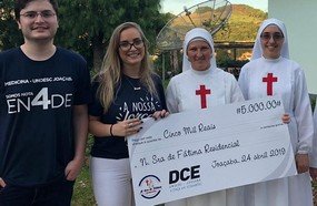 DCE da Unoesc Joaçaba realiza ações solidárias