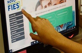 Estudantes com Fies já podem suspender parcelas na Caixa