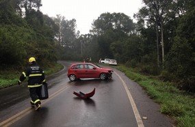 Colisão entre veículos mobiliza Bombeiros na SC-135