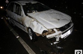 Gol com quatro pessoas capota na SC-150 em Joaçaba