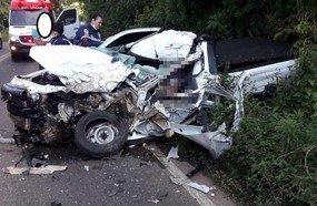 Jovem morre em colisão frontal contra carreta em Arroio Trinta