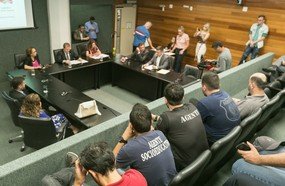 Deputados debatem porte de arma para agentes socioeducativos