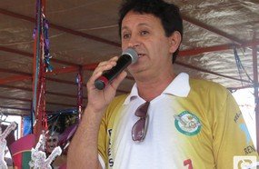 Irmã diz que diretor de eventos acordou e está reagindo bem a cirurgia