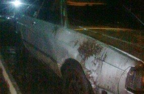 Veículo com três pessoas despenca em barranco na Caetano Branco