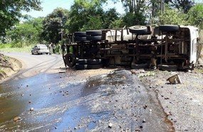 Motorista morre ao tombar caminhão na SC-155